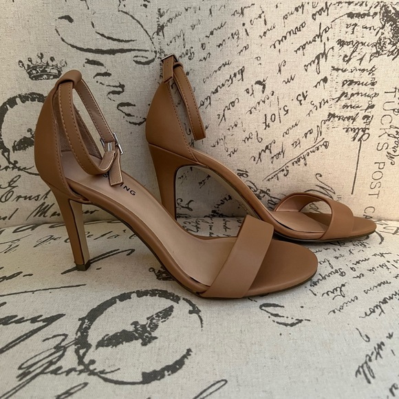Heel Sandals - Picture 1 of 3